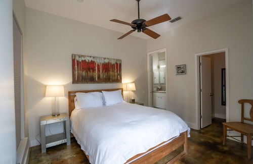 Kyle Hotel | Private 3 bedroom house with a backyard & hot tub