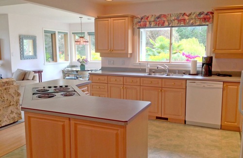 Mill Bay House | Private 3 Bedroom Ocean View Home, Cowichan Valley