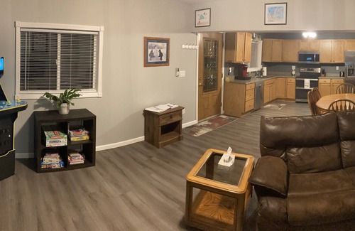 Guttenberg House | Private 3br-2bth”4beds”house beautiful views of the town and river arcade games!
