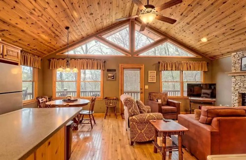 Tarheel Cabin | Private 5 acres - View - Walk to Lake