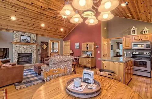 Tarheel Cabin | Private 5 acres - View - Walk to Lake