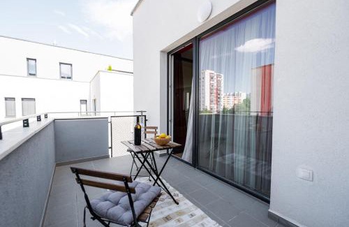 Nitra Apartment | Private 5 star 3 room flat and in-door Pkg
