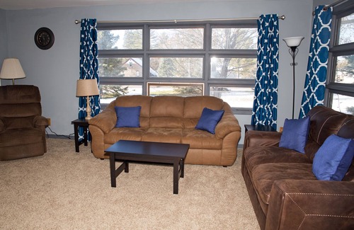 Bruce Crossing House | Private 5 Star Home in Downtown Bruce Crossing w/Sauna + Parking