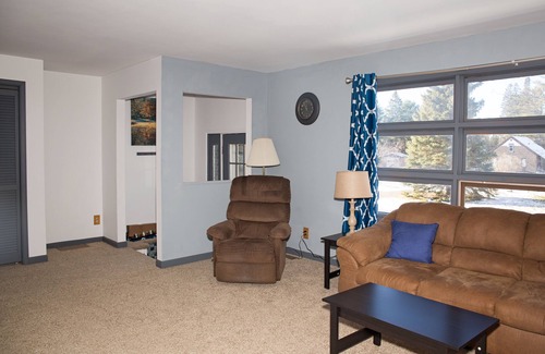 Bruce Crossing House | Private 5 Star Home in Downtown Bruce Crossing w/Sauna + Parking