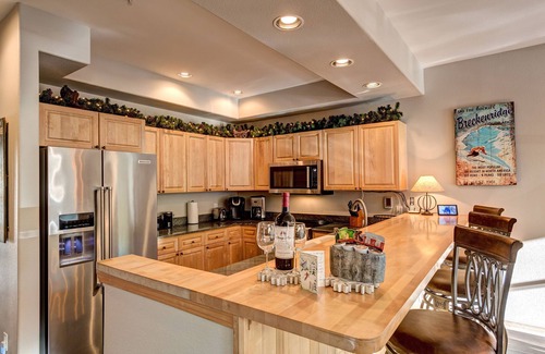 Warrior's Mark Condo | Private 6-Person Hot Tub~Walk to Lift/Town~New Remodel~5-Star Host~Hi-Speed WiFi