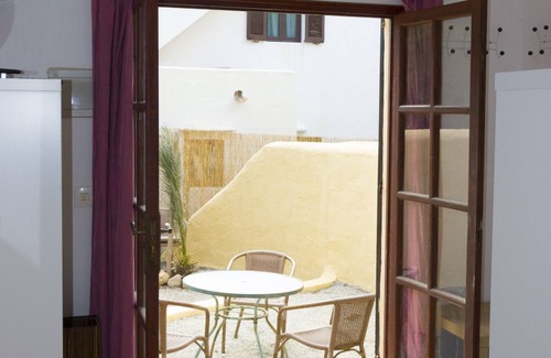 Es Canar Apartment | Private AC Acc. White: AC, Garden, Chill Out, Hammock, Beach, Hippy market