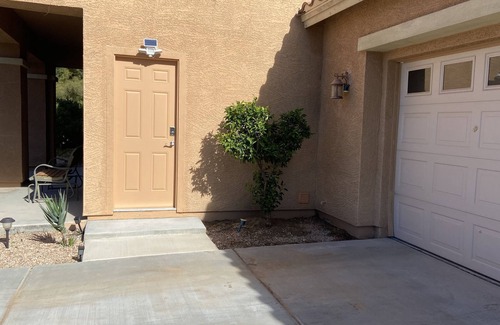 Palm Valley House | Private access, private room, private bathroom
