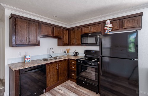 Wilbur Cabin | Private accommodations with breath taking views of Lake Roosevelt