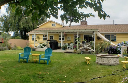 Puyallup House | PRIVATE and PEACEFUL living unit, with a view of Mt. Rainier. Close to downtown.