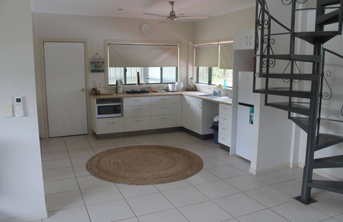 Kurrimine Beach Apartment | Private Apartment Huge Pool and Amenities Sleeps 6 ppl