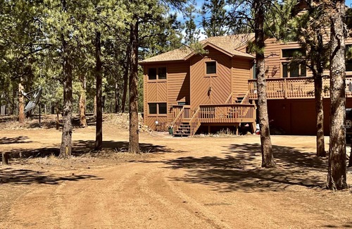 Bailey Apartment | Private Apartment, 1 bedroom, 1 full bathroom, living room & kitchenette