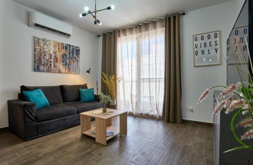 Gzira Apartment | Private Apartment minutes to Sliema Malta, 2 AC's, Netflix