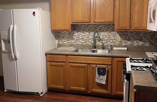Swansea Apartment | Private apt/in-law suite in Swansea, IL. Long term rental only: 6-12 months.