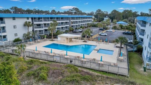 Tybee Island Apartment | Private Balcony - Beach - Pool and Pickleball