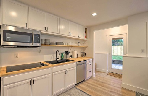 Black Mountain Apartment | Private Basement Apartment - Black Mountain