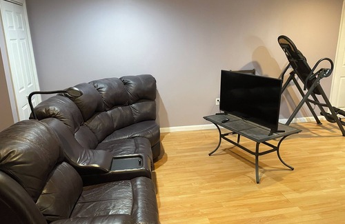 Little Falls Apartment | private bath laundry free Wi-Fi 10 miles west of Midtown Manhattan direct bus