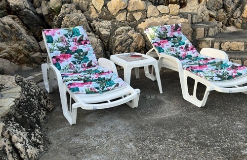 Utjeha Apartment | Private beach 2-bedroom apartment