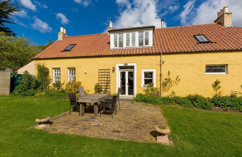 Leven Cottage | Private Beach Access - Dumbarnie Golf - Beautiful 2 B/Rm Cottage - Pet Friendly