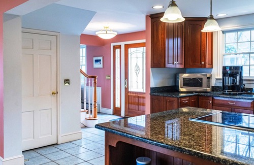 Saunderstown House | Private Beach and Dock - Relax on Narragansett Bay!