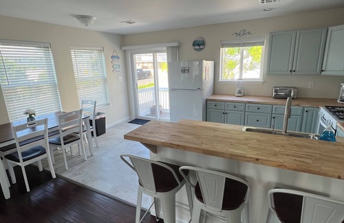 Sea Bright House | PRIVATE BEACH BLOCK RETREAT, 3 BEDROOMS, 1 BLOCK FROM DOWNTOWN, GREAT LOCATION!