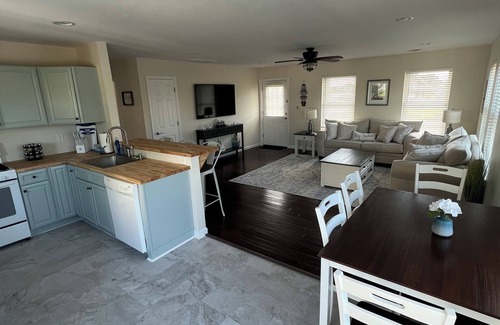 Sea Bright House | PRIVATE BEACH BLOCK RETREAT, 3 BEDROOMS, 1 BLOCK FROM DOWNTOWN, GREAT LOCATION!