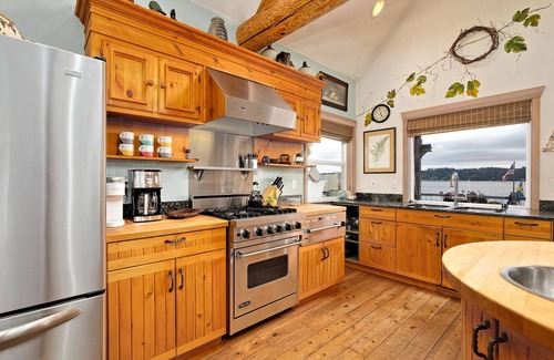 Burley House | Private Beach Estate on Stretch Island w/Hot Tub! Pet Friendly!