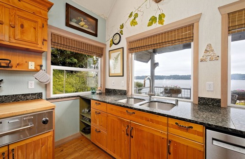 Burley House | Private Beach Estate on Stretch Island w/Hot Tub! Pet Friendly!
