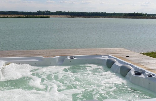 Lobnitz House | Private beach! House 'California' with fireplace, sauna & hot tub right on the lake