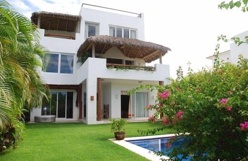 La Cruz de Huanacaxtle House | Private Beach House - Sandy Beach with Surf Break/