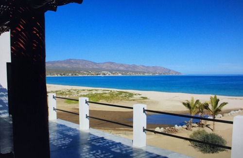 La Ventana House | Private Beach house oasis. Walk on waterfront. Kiting paradise at your door.