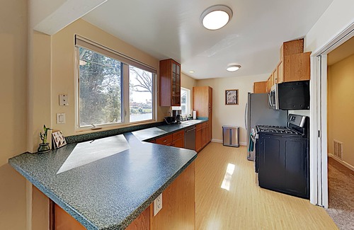 Eastside Santa Cruz House | Private Beach House with amazing views of Shwan Lake and Twin Lakes Beach