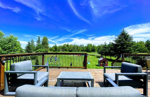 Kirkfield Cottage | Private beach, kid-themed rooms, water toys, fishing, kayak, canoe.1.5hr frm GTA