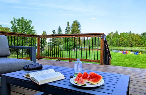 Kirkfield Cottage | Private beach, kid-themed rooms, water toys, fishing, kayak, canoe.1.5hr frm GTA
