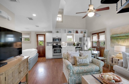 Rosemary Beach Cottage | PRIVATE BEACH/POOL ACCESS-Steps to the Beach-Outdoor Courtyard-2 bikes
