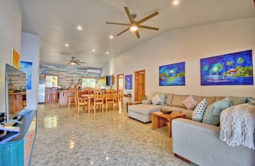 San Pedro House | Private Beachfront Home-4 BR/4 BA-Infinity Pool-Personal Chef-Pier-Boat-Captain
