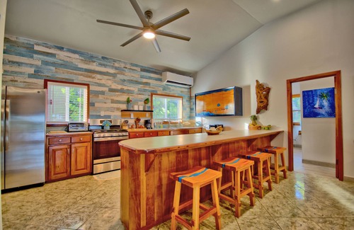 San Pedro House | Private Beachfront Home-4 BR/4 BA-Infinity Pool-Personal Chef-Pier-Boat-Captain