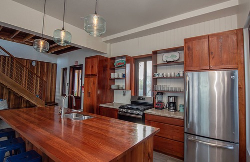 San Pedro House | PRIVATE BEACHFRONT PARADISE with COOK & POOL = Luxury on the Sea!