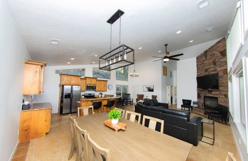 Hayden View Estates House | Private beautiful lake home 2 car garage w/dock & kayak access-3 miles to town!