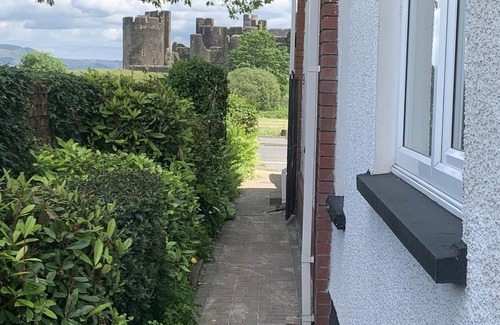Caerphilly Apartment | Private BedHaus Annex Opposite Caerphilly Castle
