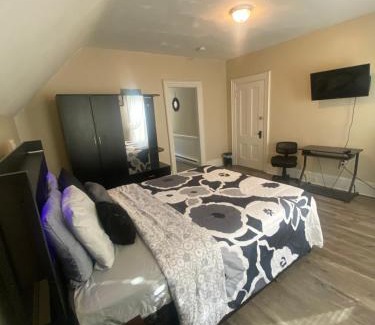 Brockton House | Private bedroom 9
