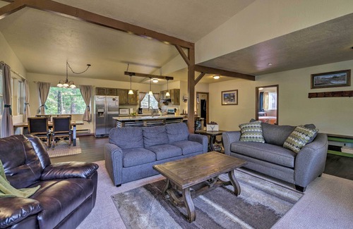 Garden Valley Cabin | Private Cabin, 5-Min Drive to Hot Springs & Golf!