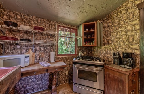 Trinidad House | Private cabin close to lagoons, beaches & Redwood National Park
