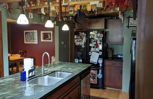 Athol Springs House | Private Cabin Home, lots of room!