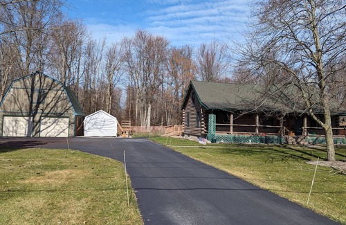 Athol Springs House | Private Cabin Home, lots of room!