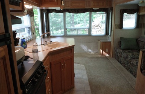Drennen House | Private Camper/Near Summersville lake & Gauley river , Great for rafters