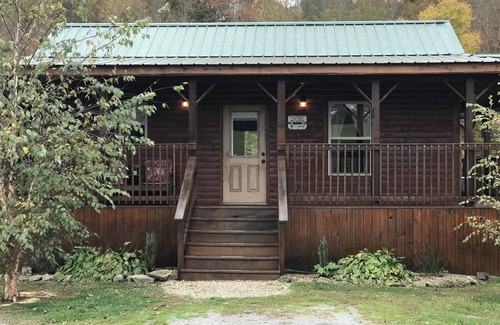 Russell Springs Cabin | Private Catch And Release Lake-Boat Rental Included! Close to Lake Cumberland!