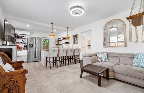 Croissant Park Cottage | Private centrally located Fort Lauderdale cottage
