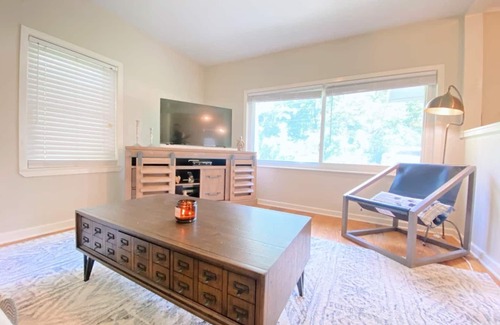 Folsom House | PRIVATE Cleveland St. Cottage~Walk Folsom Village