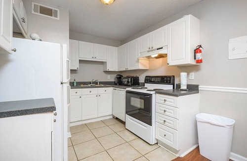 Tucker Condo | Private condo close to Atlanta, Stone Mountn, Emory with WiFi, AC in cool Tucker