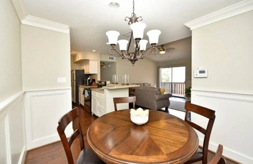 Brookhollow Condo | PRIVATE CONDO NEAR DOWNTOWN